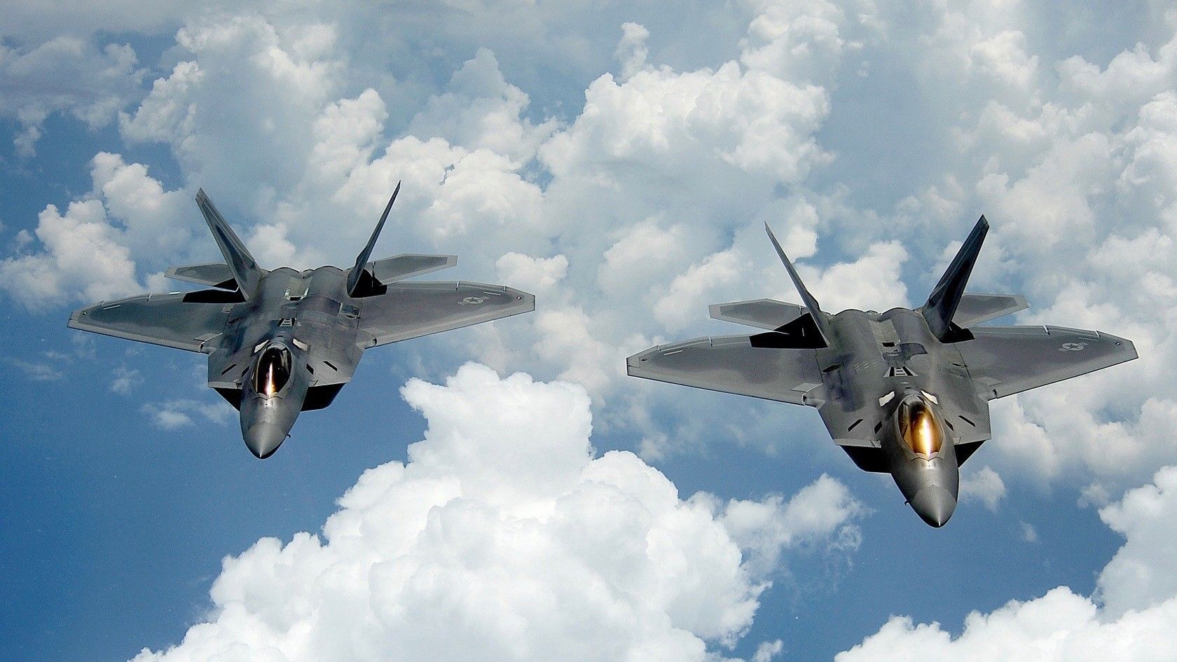 F-22 Raptor zrzucający amunicję w Syrii