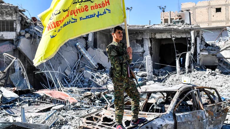 SDF świętujące na placu &nbsp;&nbsp;&nbsp;al-Naim